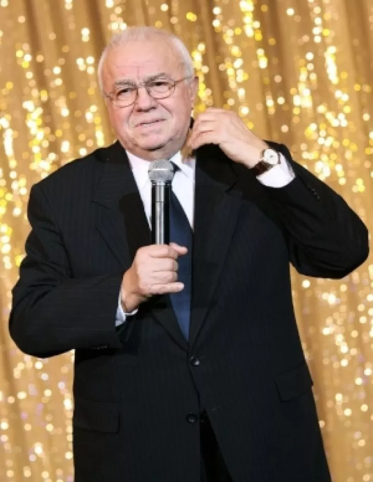 Alexandru Arsinel a lansat biografia la cafeneaua Starbucks - America House