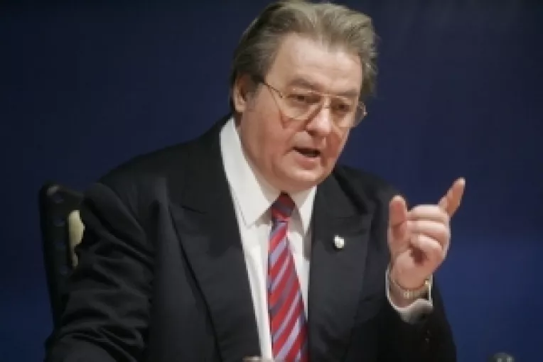 Corneliu Vadim Tudor ar fi trait si astazi daca ar fi tinut tratamentul pentru diabet