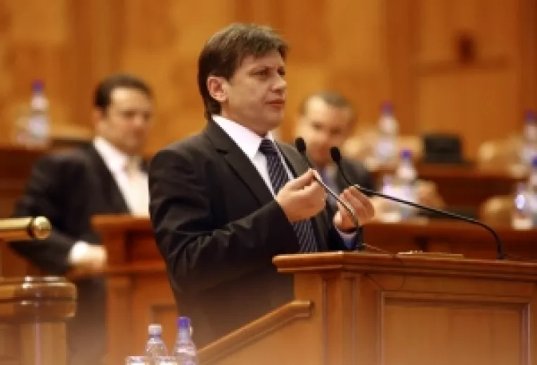 Crin Antonescu: PD-L ramane acelasi partid de oportunisti, care vrea sa vina la guvernare sub orice forma