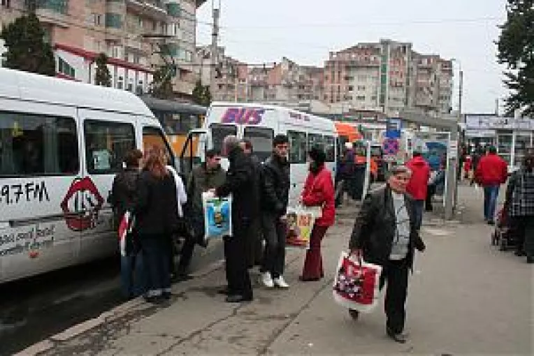 Incasari furate de soferii de maxi-taxi.