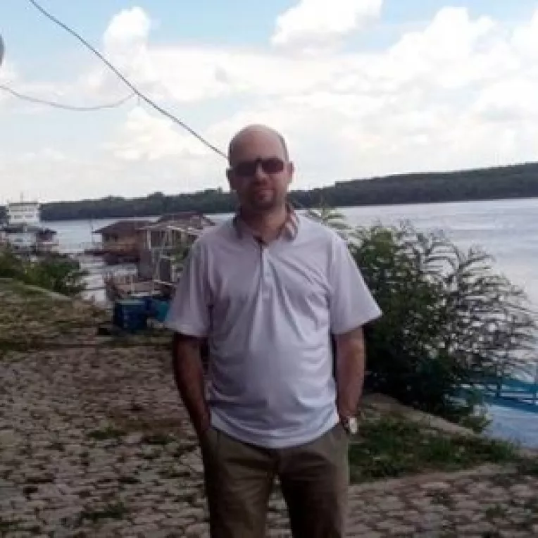 Lucian Sarbu: Rostul unui poet, pana la urma, este acela de a fi cantat prin poeziile sale!