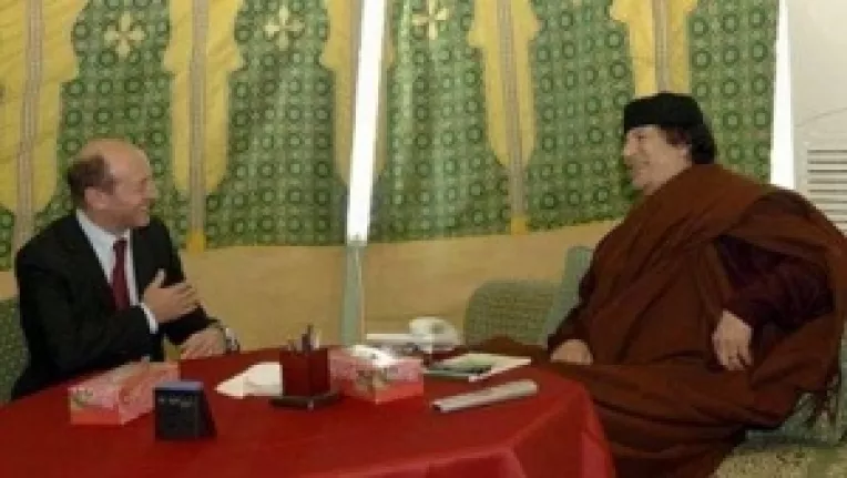 O noua balbaiala a lui Basescu, transformat in avocatul lui Gaddafi
