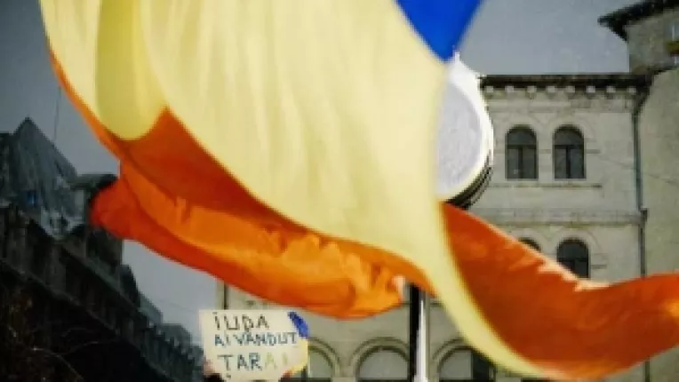 Protestatarii romani ii multumesc ambasadorului SUA, Mark H.Gitenstein, pentru favorul ca nu sunt impuscati ca-n Siria