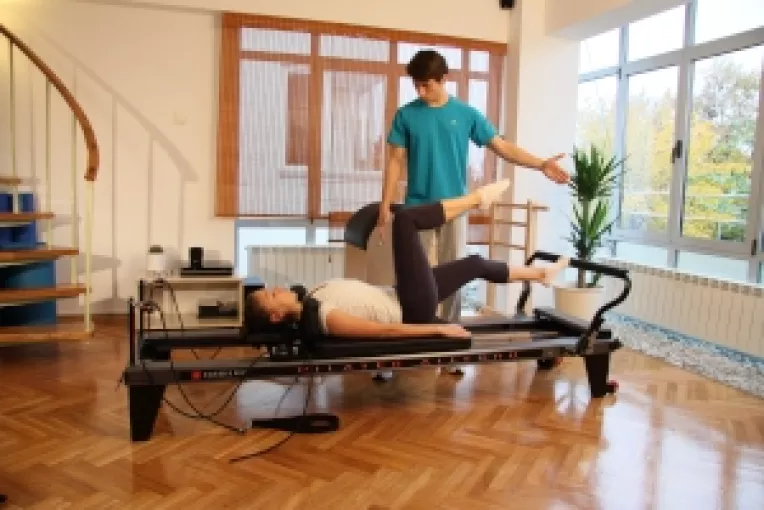 Reportaj de Magda Marincovici: Ora de Pilates la Shape Art Pilates