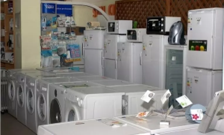 Vanzarile echipamentelor de birou si sectorul foto, in declin. Frigiderele, cele mai vandute produse electrocasnice